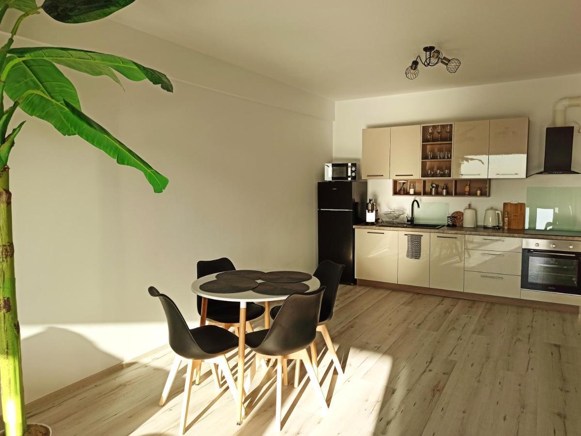 Summer Haven - Self Check-In & Parking Lot, Primashops&Lotus Oradea Buitenkant foto